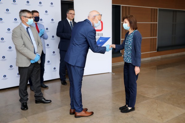 Nagrody Rektora UMK dla pracowników administracji (Aula UMK, 23.06.2020) [fot. Andrzej Romański]