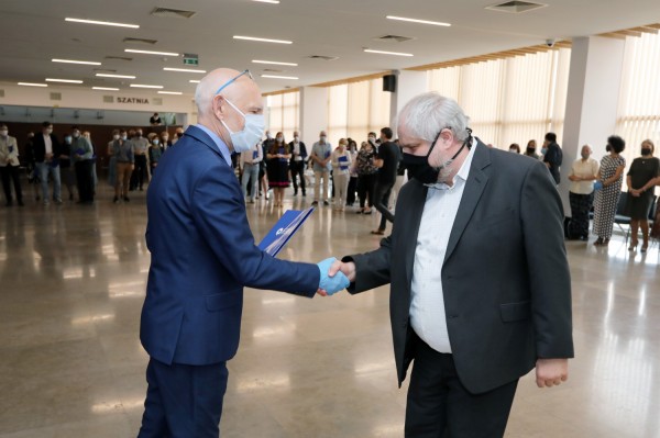 Nagrody Rektora UMK dla pracowników administracji (Aula UMK, 23.06.2020) [fot. Andrzej Romański]