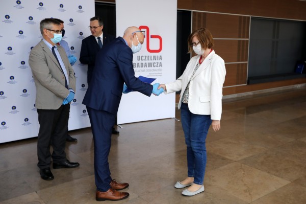 Nagrody Rektora UMK dla pracowników administracji (Aula UMK, 23.06.2020) [fot. Andrzej Romański]