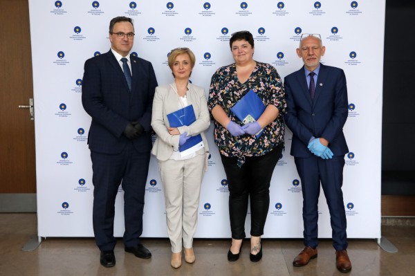 Nagrody Rektora UMK dla pracowników administracji (Aula UMK, 23.06.2020) [fot. Andrzej Romański]