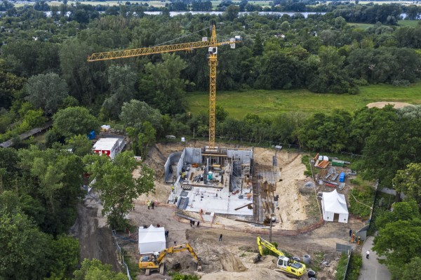 Wmurowanie aktu erekcyjnego pod budowę Centrum Medycyny Weterynaryjnej (1.07.2020) [fot. Andrzej Romański]