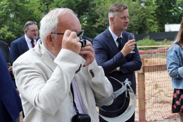 Wmurowanie aktu erekcyjnego pod budowę Centrum Medycyny Weterynaryjnej (1.07.2020) [fot. Andrzej Romański]