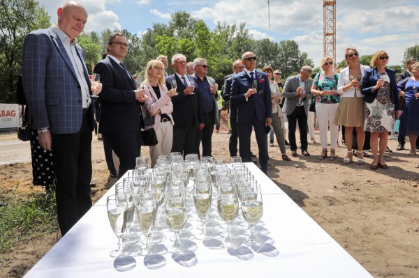 Wmurowanie aktu erekcyjnego pod budowę Centrum Medycyny Weterynaryjnej (1.07.2020) [fot. Andrzej Romański]