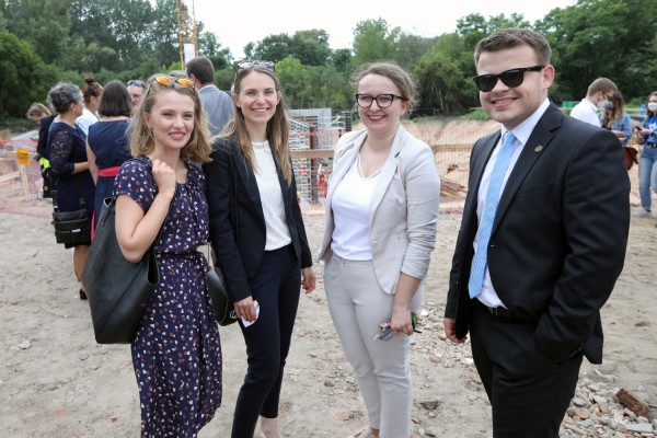 Wmurowanie aktu erekcyjnego pod budowę Centrum Medycyny Weterynaryjnej (1.07.2020) [fot. Andrzej Romański]