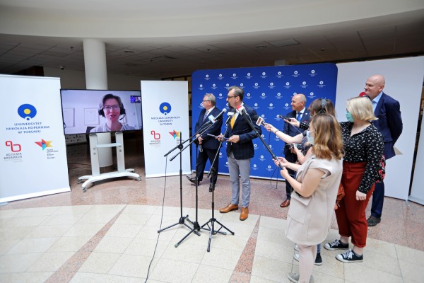 UMK pełnoprawnym członkiem YUFE - konferencja prasowa (Collegium Humanisticum, 2.07.2020) [fot. Andrzej Romański]