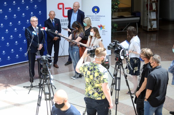 UMK pełnoprawnym członkiem YUFE - konferencja prasowa (Collegium Humanisticum, 2.07.2020) [fot. Andrzej Romański]