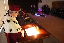 Prof. Kalembkę wspominał m.in. rektor Andrzej Radzimiński ... 