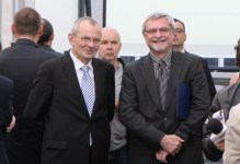 Dziekan prof. Stanisław Chwirot i rektor prof. Andrzej Radzimiński 
