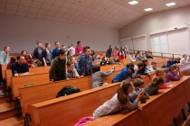 Demonstrations of physics experiments 