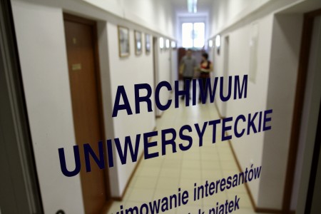 Wejście do pomieszczeń biurowych Archiwum, Toruń 2012 r. [fot. Andrzej Romański]