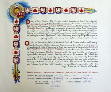 Certyfikat przekazania przez Komitet Kopernikowski Polonii Kanadyjskiej spektrografu dla Obserwatorium Astronomicznego UMK, Kanada 15 maja 1974 r. [fot. Jacek Waliszewski]