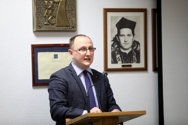 Click to zoom the picture.