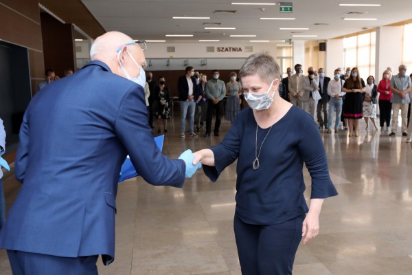 Nagrody Rektora UMK dla pracowników administracji (Aula UMK, 23.06.2020) [fot. Andrzej Romański]