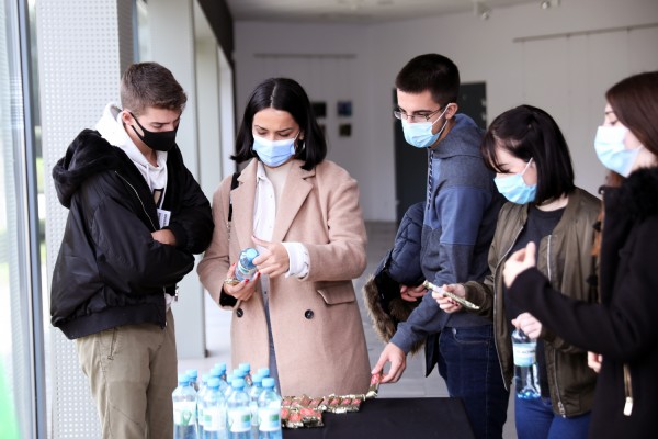 Click to zoom the picture.