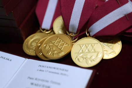 Uroczystość wręczenia odznaczeń i medali pracownikom UMK. Kliknij, aby powiększyć zdjęcie.