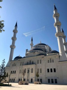  Imponujący meczet w Zonguldaku w zbliżeniu. Kliknij, aby powiększyć zdjęcie.