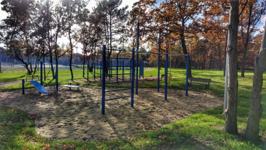 Drugi etap budowy UCS. Zestaw do ćwiczeń kalisteniki/streetworkout. Kliknij, aby powiększyć zdjęcie.