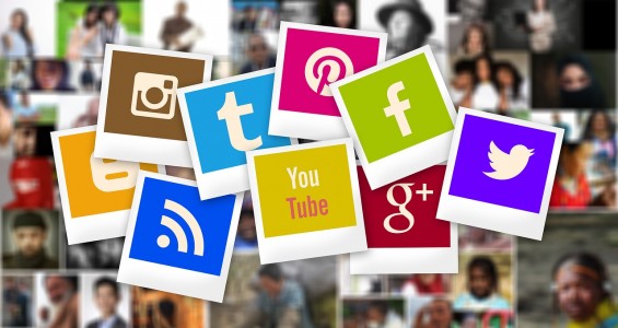 Ikonki przedstawiające Internet i media społecznościowe (m.in. Instagram, Facebook, Twitter).. Kliknij, aby powiększyć zdjęcie.