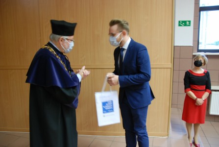 Click to zoom the picture.