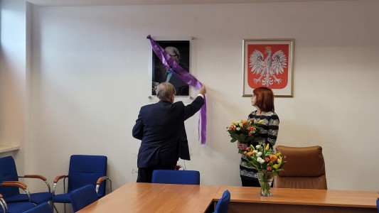 Click to zoom the picture.