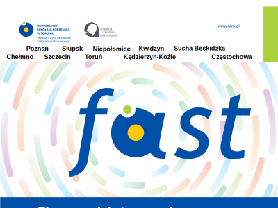 Slajd powitalny uczestników finału FAST 2022, logo FAST, nazwy miast. Kliknij, aby powiększyć zdjęcie.