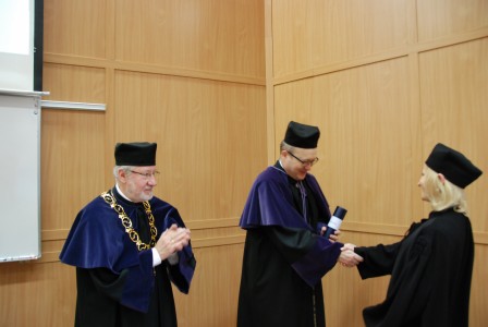 Click to zoom the picture.