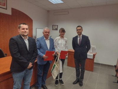 Click to zoom the picture.