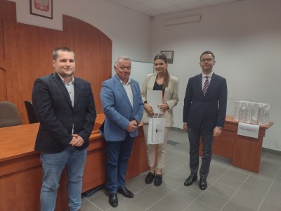 Click to zoom the picture.