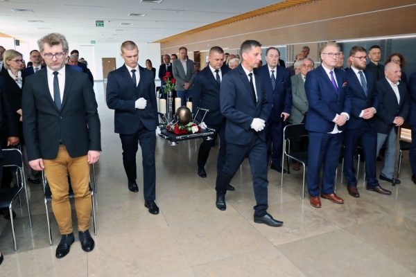 Click to zoom the picture.