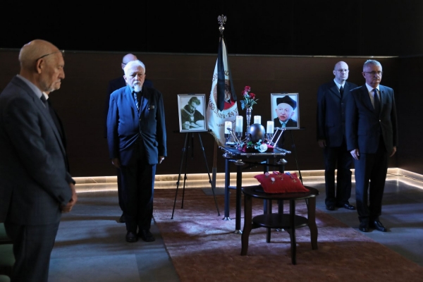 Click to zoom the picture.