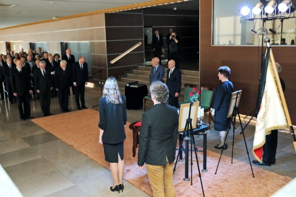 Click to zoom the picture.