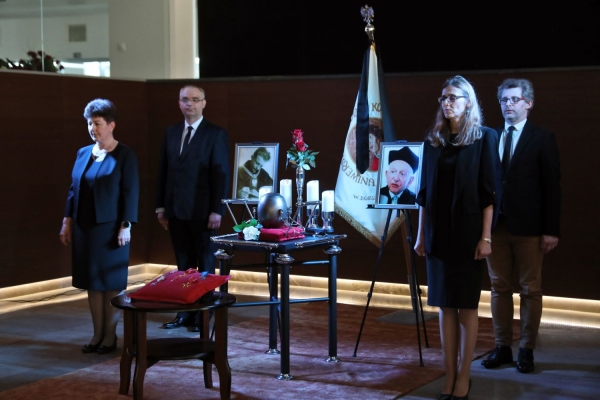 Click to zoom the picture.