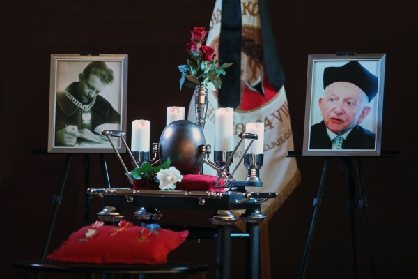 Click to zoom the picture.