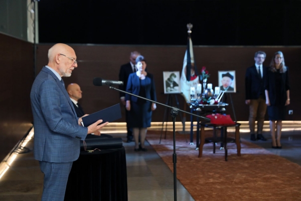 Click to zoom the picture.