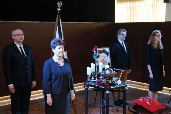 Click to zoom the picture.