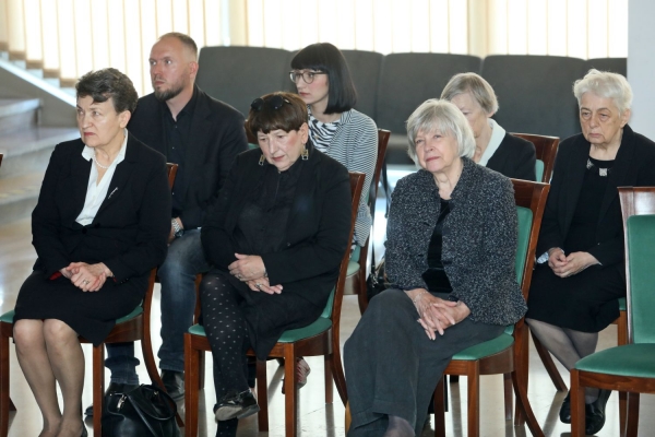 Click to zoom the picture.