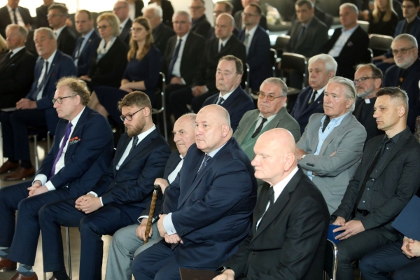 Click to zoom the picture.