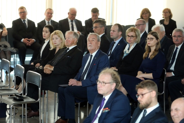 Click to zoom the picture.