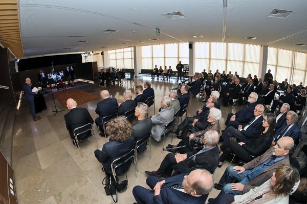 Click to zoom the picture.