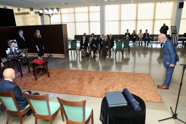 Click to zoom the picture.