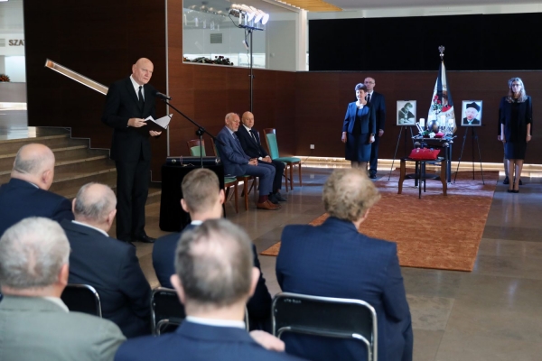 Click to zoom the picture.