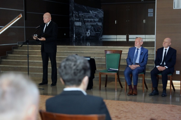 Click to zoom the picture.