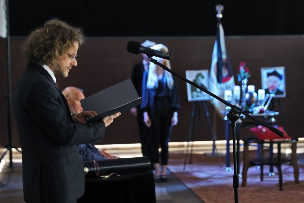 Click to zoom the picture.