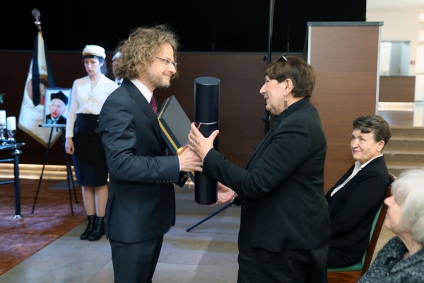 Click to zoom the picture.