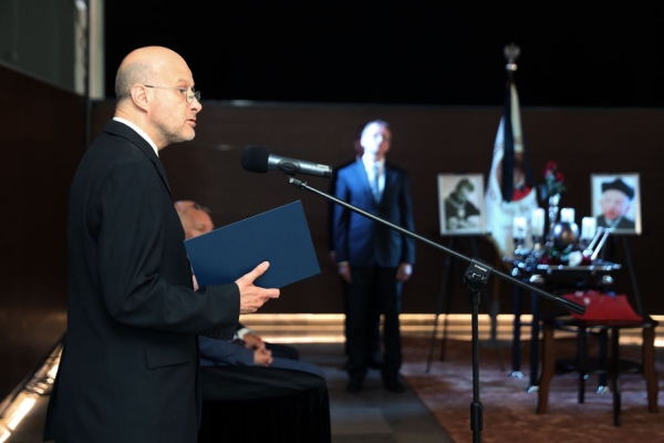 Click to zoom the picture.