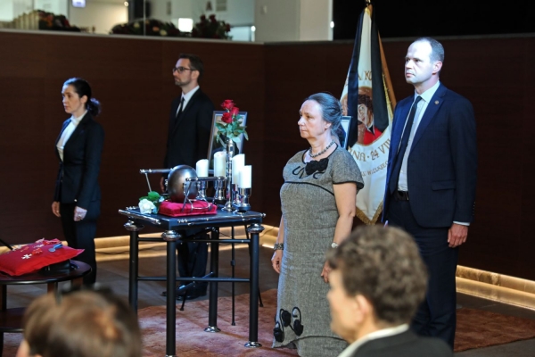 Click to zoom the picture.