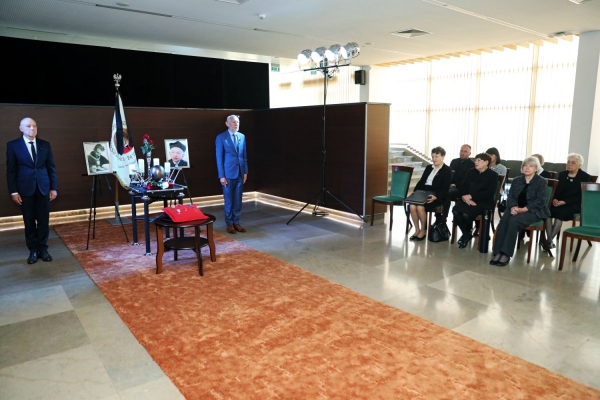 Click to zoom the picture.