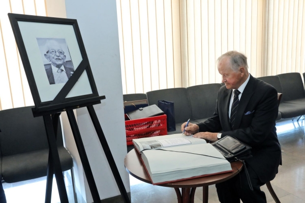 Click to zoom the picture.