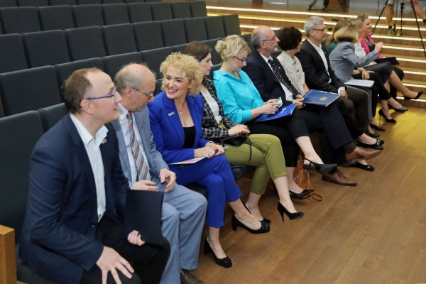 Click to zoom the picture.