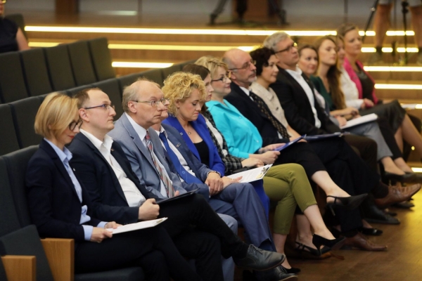 Click to zoom the picture.